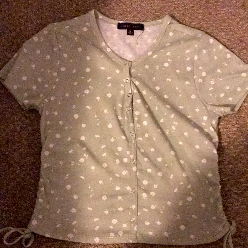 It is brand new and it doesn’t fit me it is so pretty it is a size XL